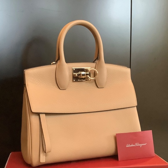 Salvatore Ferragamo Médium Studio Top Handle Bag - Picture 14 of 16